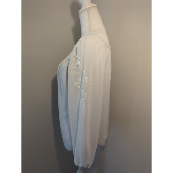 White House Black Market Camilla over the shoulder embroidered light gray blouse - Picture 7 of 9